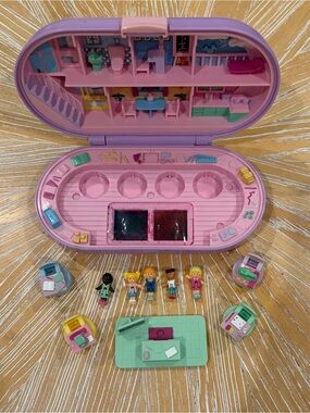 1992 COMPLETE Stampin’ School Polly Pocket Bluebird w green teacher’s desk